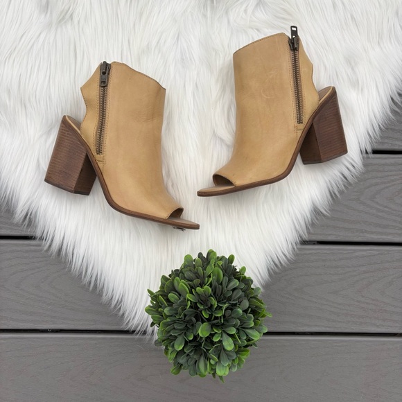 Steve Madden Shoes - Steve Madden Open Toe Block Heels